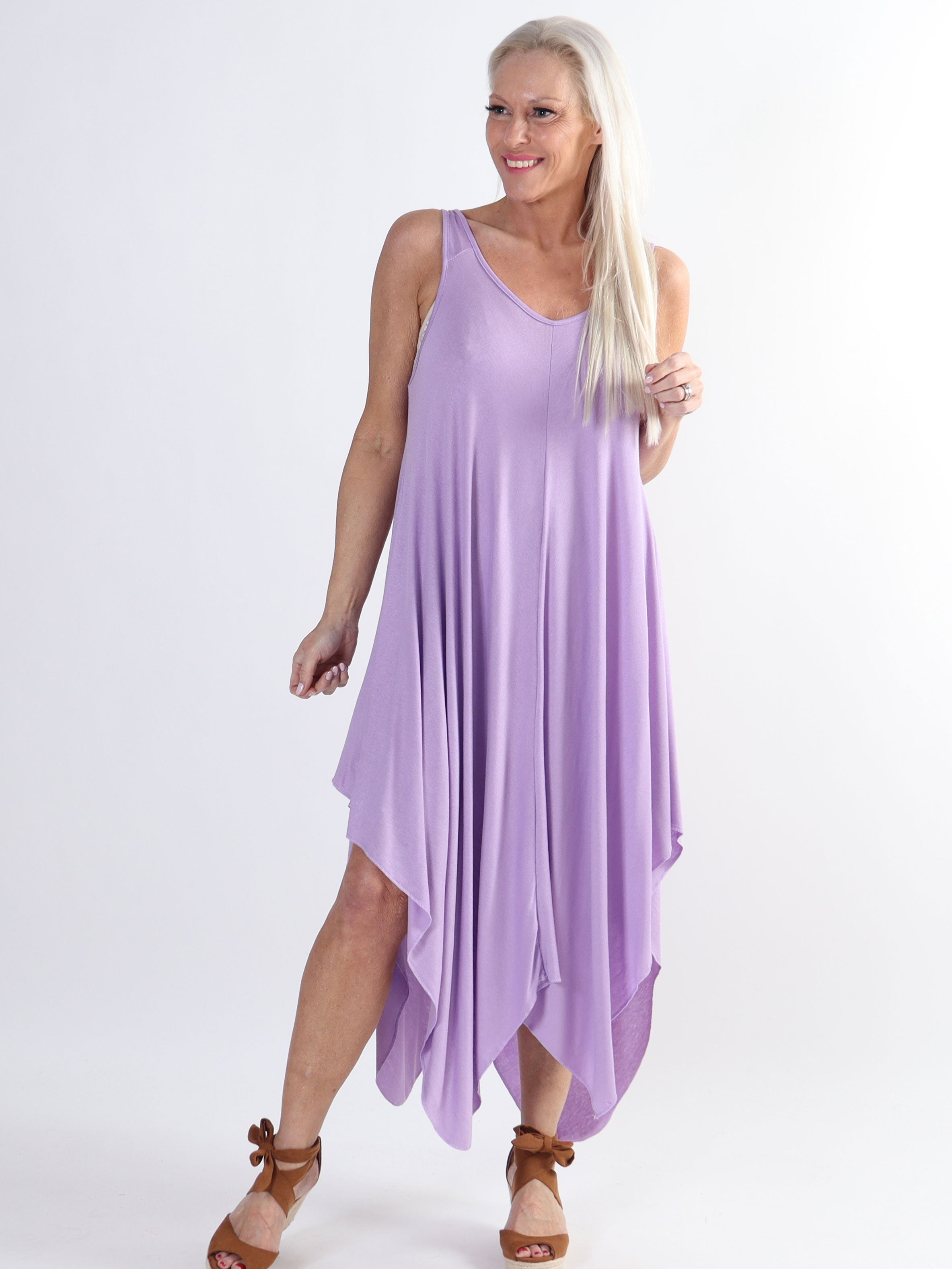 Veronica - Solid klänning i stora storlekar med breda axelband